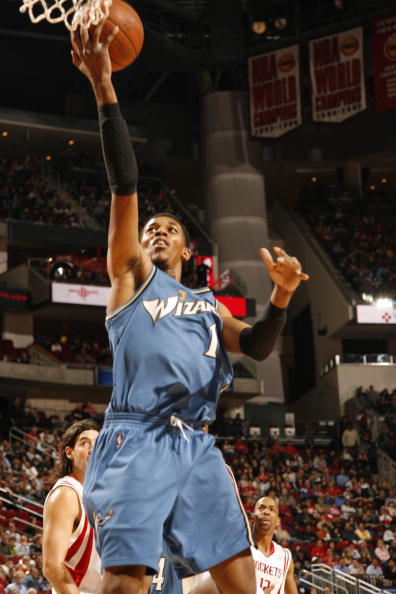 亚泰官方：寒潮来袭，长春亚泰队备战训练转至室内足球馆（亚泰公告：受寒潮影响，长春亚泰将备战训练转至室内足球馆）