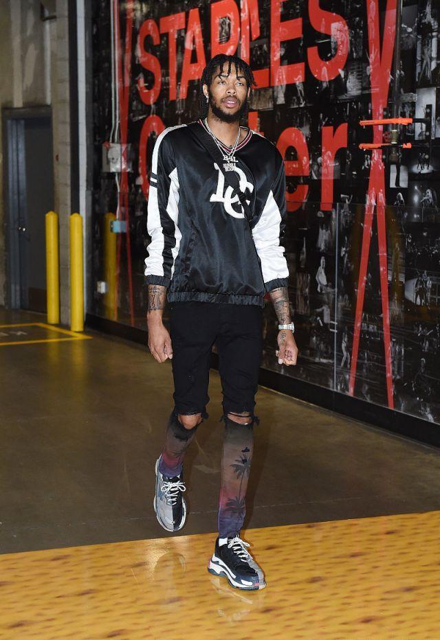 状态低迷遭遇三连平，皇马丢掉西甲积分榜榜首（三连平状态不佳，皇马让出西甲榜首）