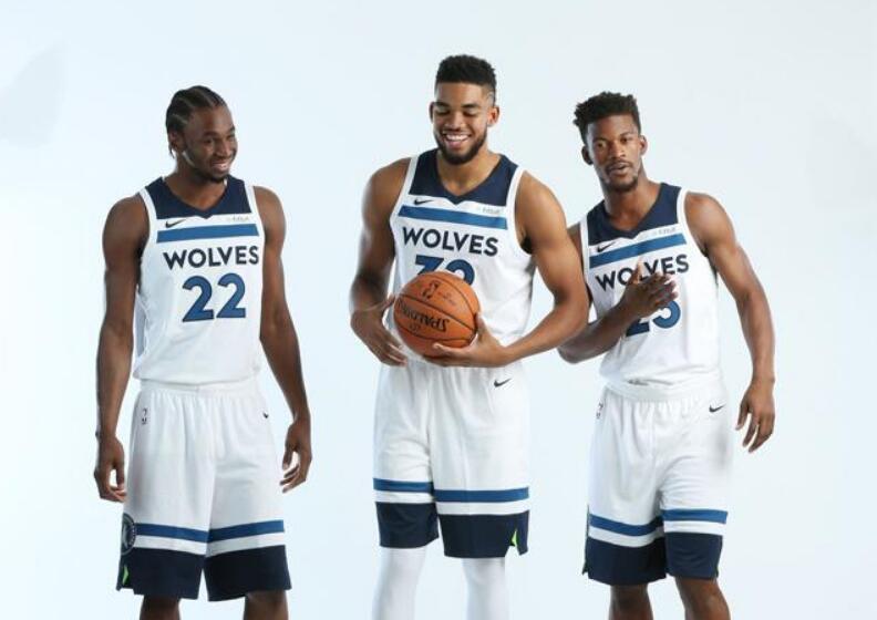 时隔27年重返世界杯正赛，苏格兰多地机场打出广告牌标语庆祝（苏格兰时隔27年再入世界杯正赛，多地机场打出广告牌标语庆祝）