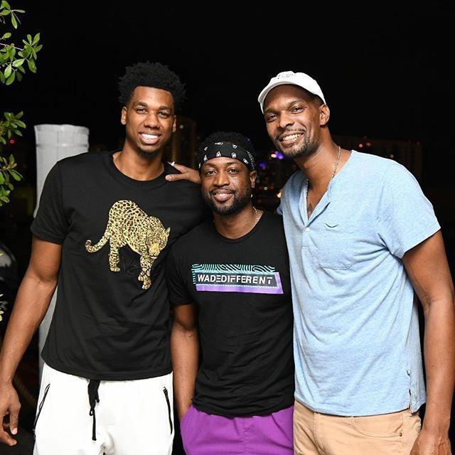 哈登新赛季助攻榜领跑联盟（哈登新季助攻数高居联盟榜首）