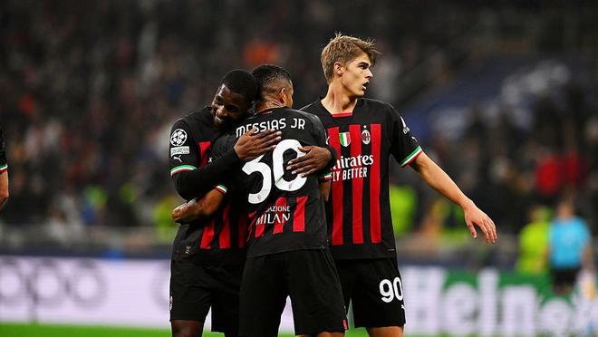 弗里克：也许亚马尔90%的过人都以被犯规告终，但他不会放弃（弗里克：亚马尔过人九成都被犯规，但他依然不放弃）