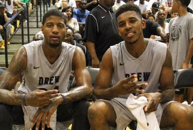 足球中超多名老将宣布退役，时代落幕（中超多位老将相继挂靴，一个时代谢幕）