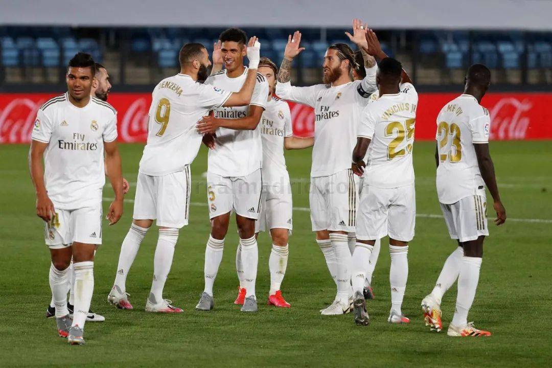 高效！杜兰特首节8投6中，75%命中率独得13分