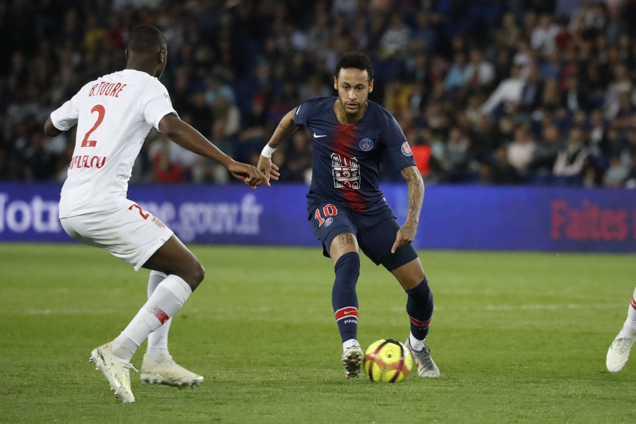 世体：卡萨多中场扫荡能力出色，他可解放德容的组织能力（世体：卡萨多中场拦截能力出众，可让德容更专注组织）