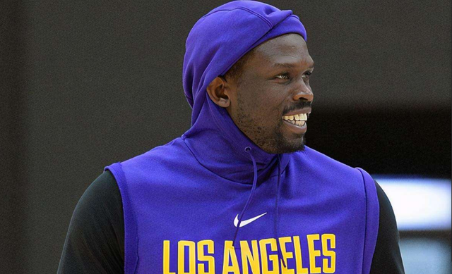 阿斯：尽管合同明夏到期，但巴萨对埃里克的续约保持乐观（阿斯报：合同明夏到期，巴萨仍对埃里克续约充满信心）