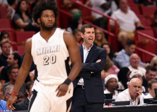 拜仁新战术体系攻守兼备（拜仁战术革新，攻防兼修）