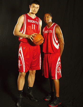 QPR球员谢尔因保护母亲用石头砸伤一男子，事后公开致歉（QPR球员谢尔护母投石致男子受伤，随后公开致歉）