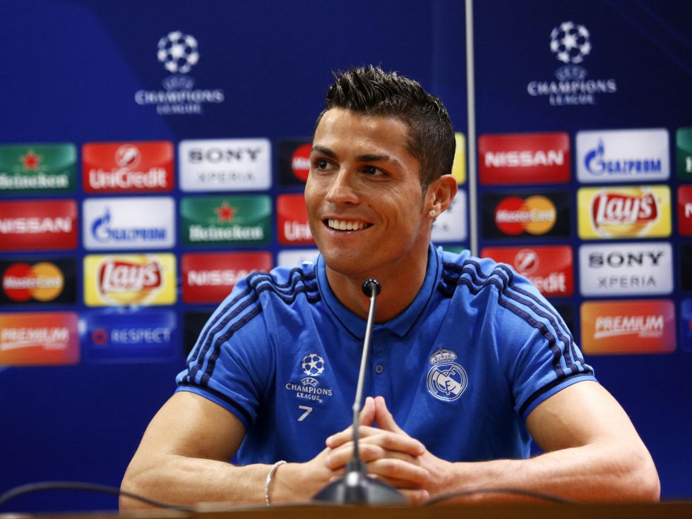 签下多纳鲁马是曼联复兴的信号，新管理层和老八一样高瞻远瞩（多纳鲁马加盟昭示曼联复兴，新管理层远见不输老八）