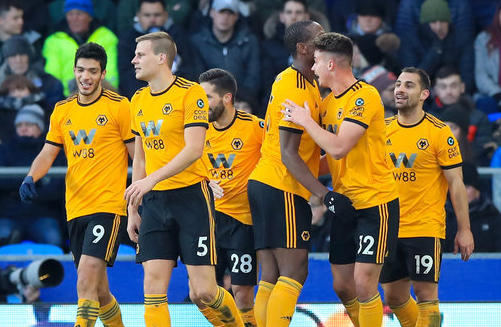 欧文快攻压哨上篮，全场沸腾（欧文压哨快攻上篮，引爆全场）