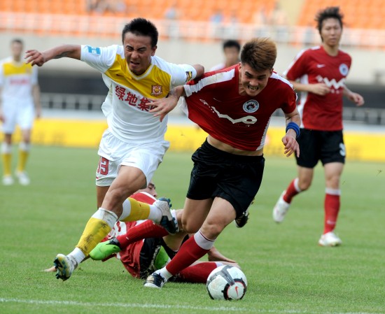 记者：特瓦斯的工资帽规则是13年的，现在25年了，该调整了（记者：特瓦斯的工资帽沿用自2013年，如今已到2025年，是时候更新了）