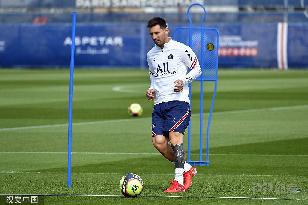 巴萨欲免费挖角曼联青训太子，曝其心怀儿萨梦！欧洲多家豪门觊觎（曝曼联青训新星倾心巴萨，或零转会费加盟，欧洲豪门竞逐）